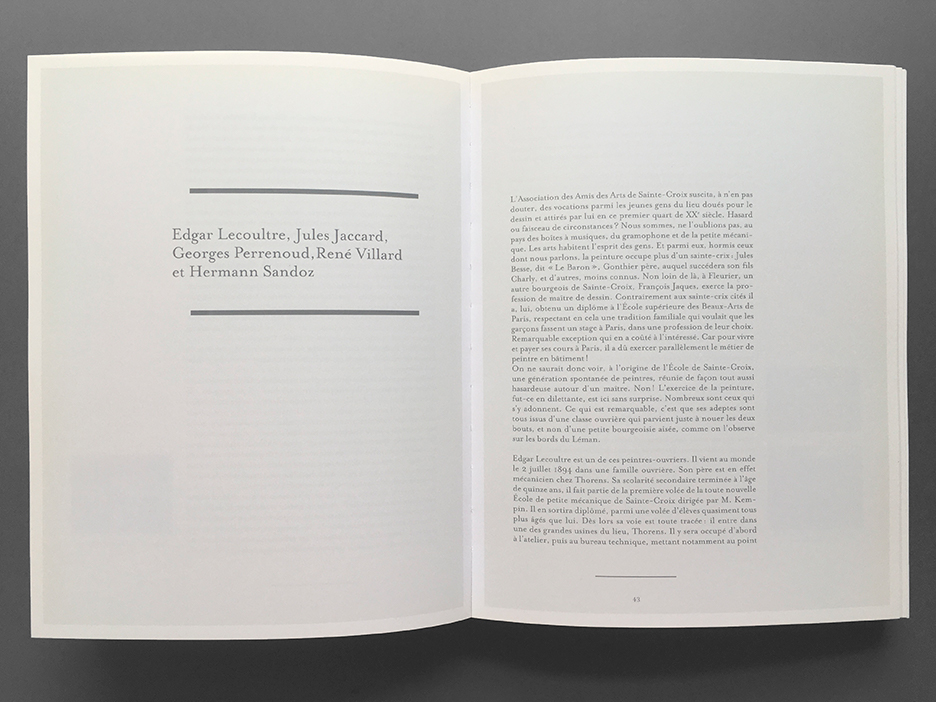 Intrieur du livre, partie 1 (texte et photographies historiques), impression 3 couleurs Pantone dont Cool Gray 1, p. 42-43