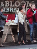 photographie de la vitrine lors de l'inauguration de la librairie